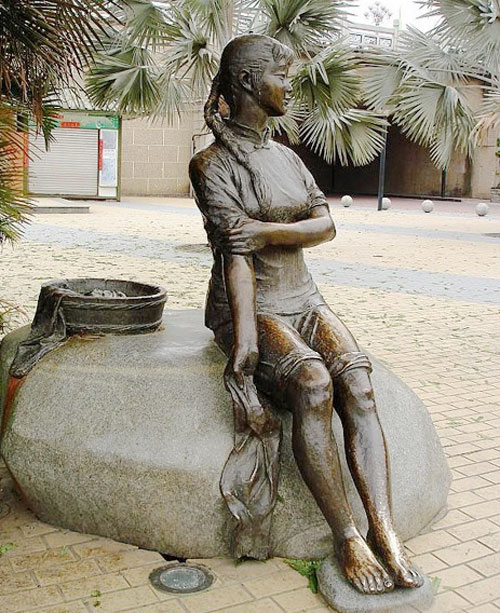 玻璃钢小(xiǎo)女孩雕像雕塑