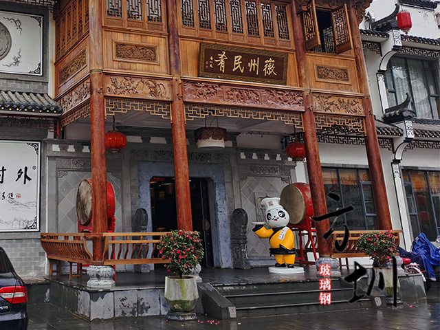 饭店(diàn)卡通IP玻璃钢熊猫雕塑