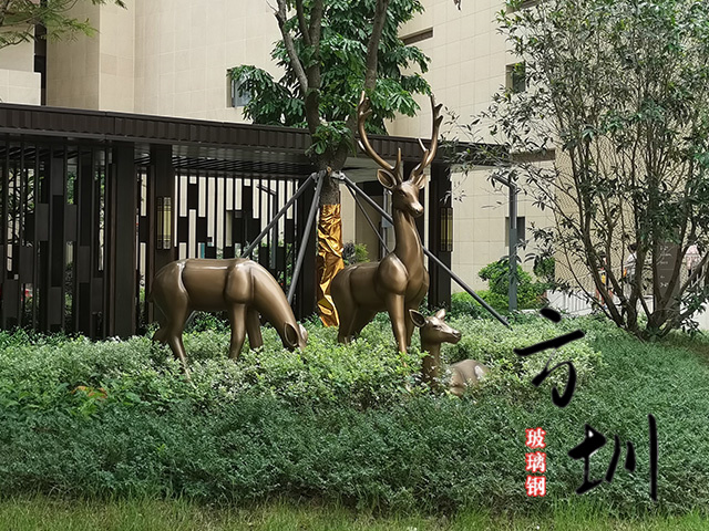 景观玻璃钢梅花(huā)鹿雕塑
