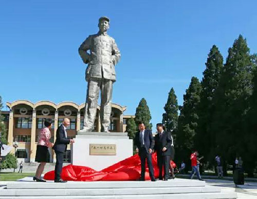中央党校校园雕塑揭幕